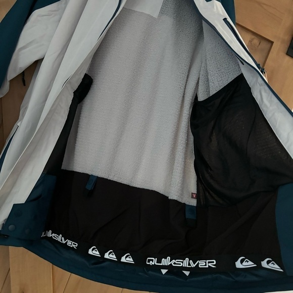 QUIKSILVER Ultralight 20K Technical Snow Jacket Size Large - Picture 7 of 13